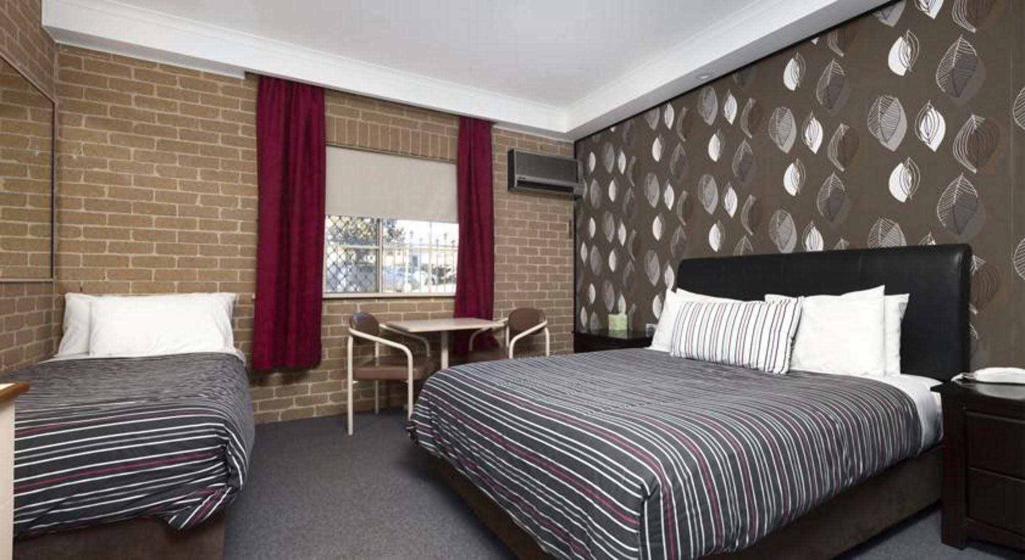 Grand Manor Motor Inn Квінбіян Екстер'єр фото
