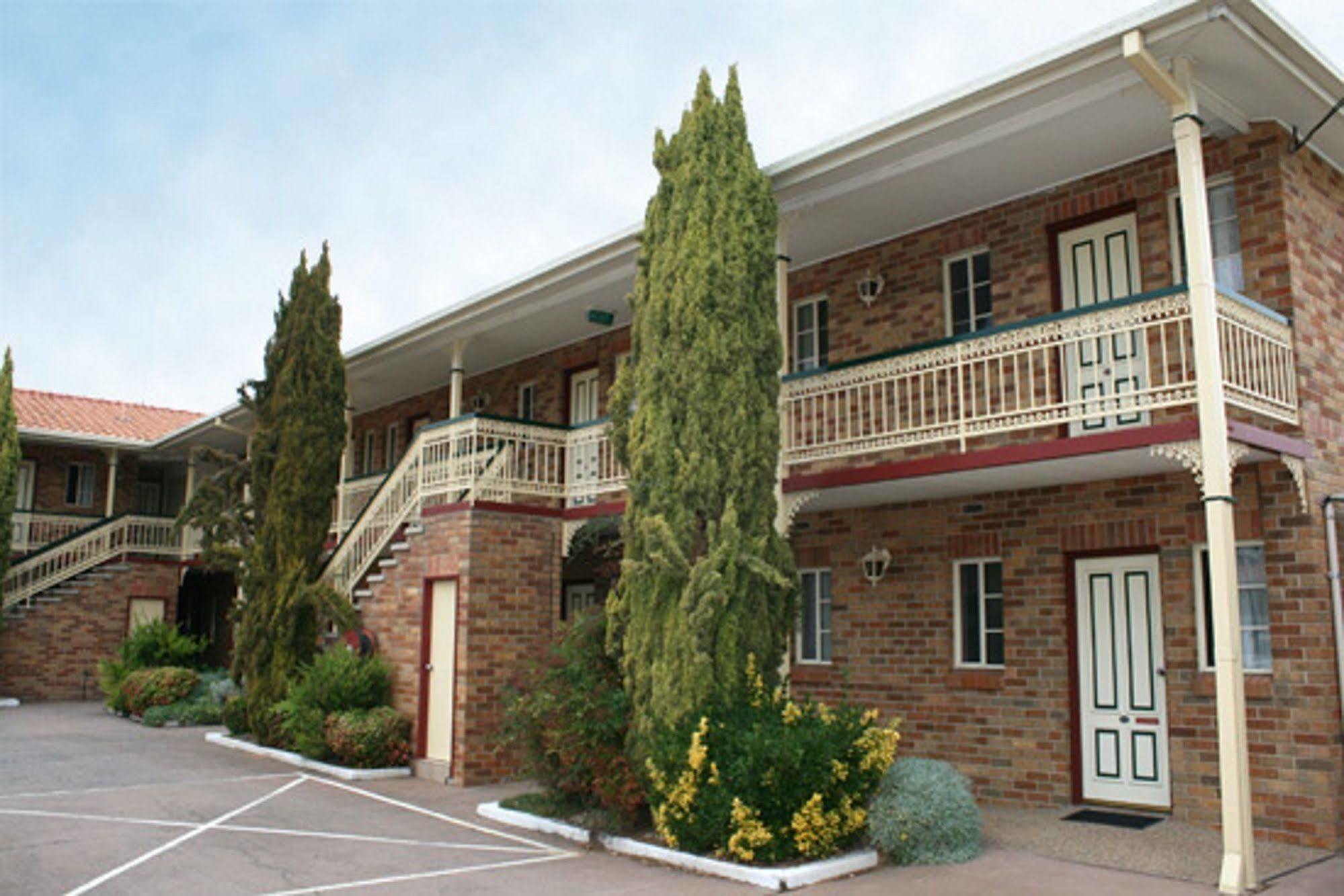 Grand Manor Motor Inn Квінбіян Екстер'єр фото