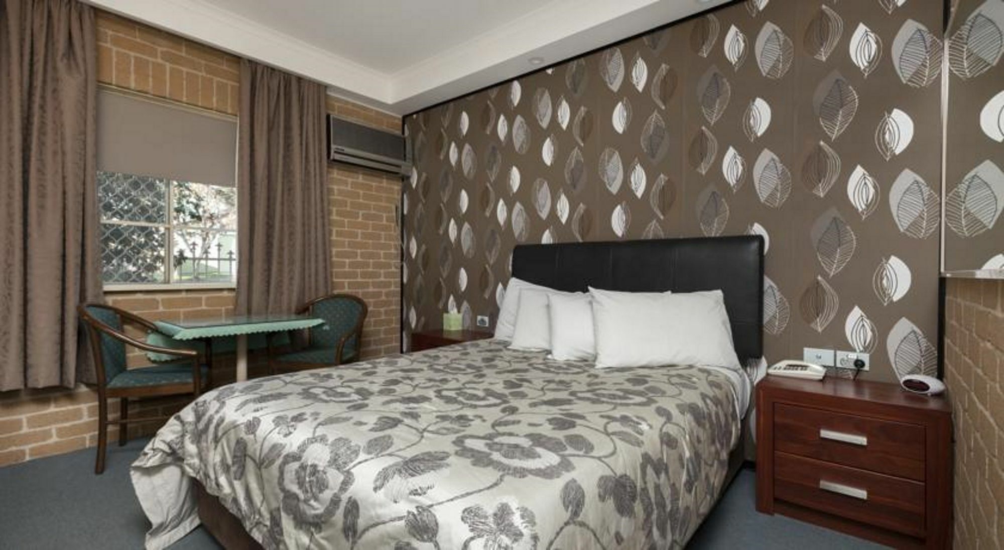 Grand Manor Motor Inn Квінбіян Екстер'єр фото